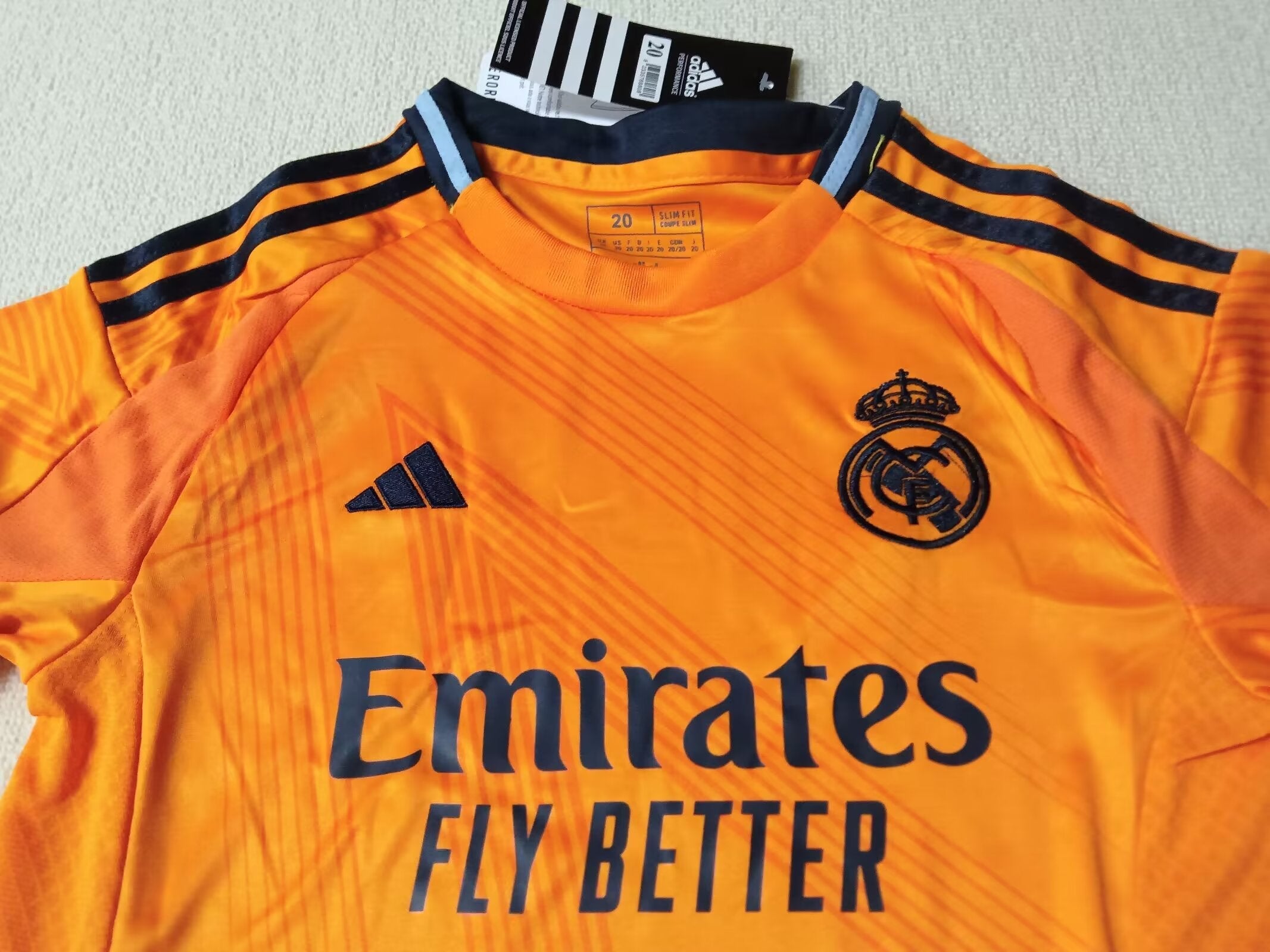 Real Madrid Extérieur 24/25 - Enfant (short inclus)