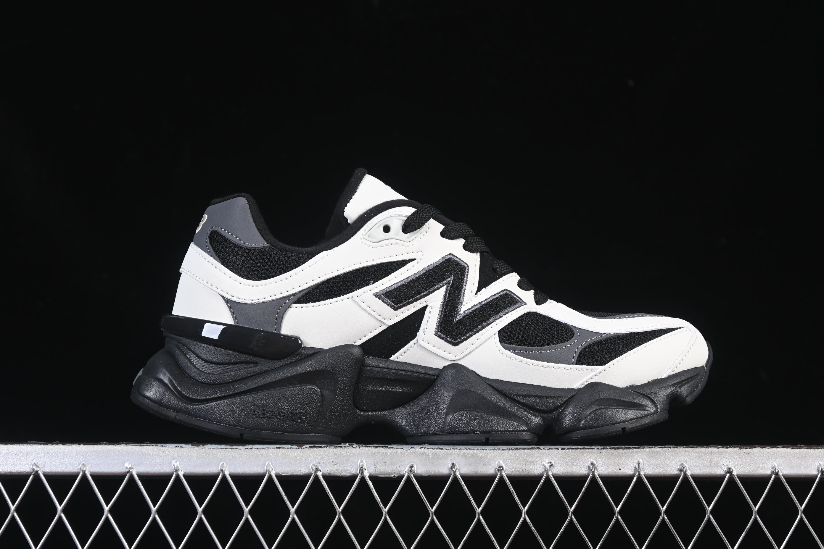NB 9060 Black and White