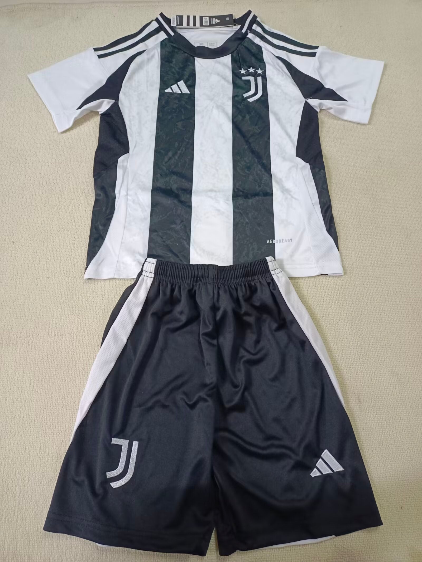 Juventus Domicile 24/25 - Enfants (short inclus)
