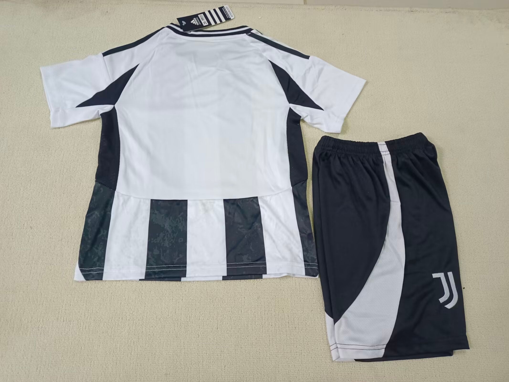Juventus Domicile 24/25 - Enfants (short inclus)