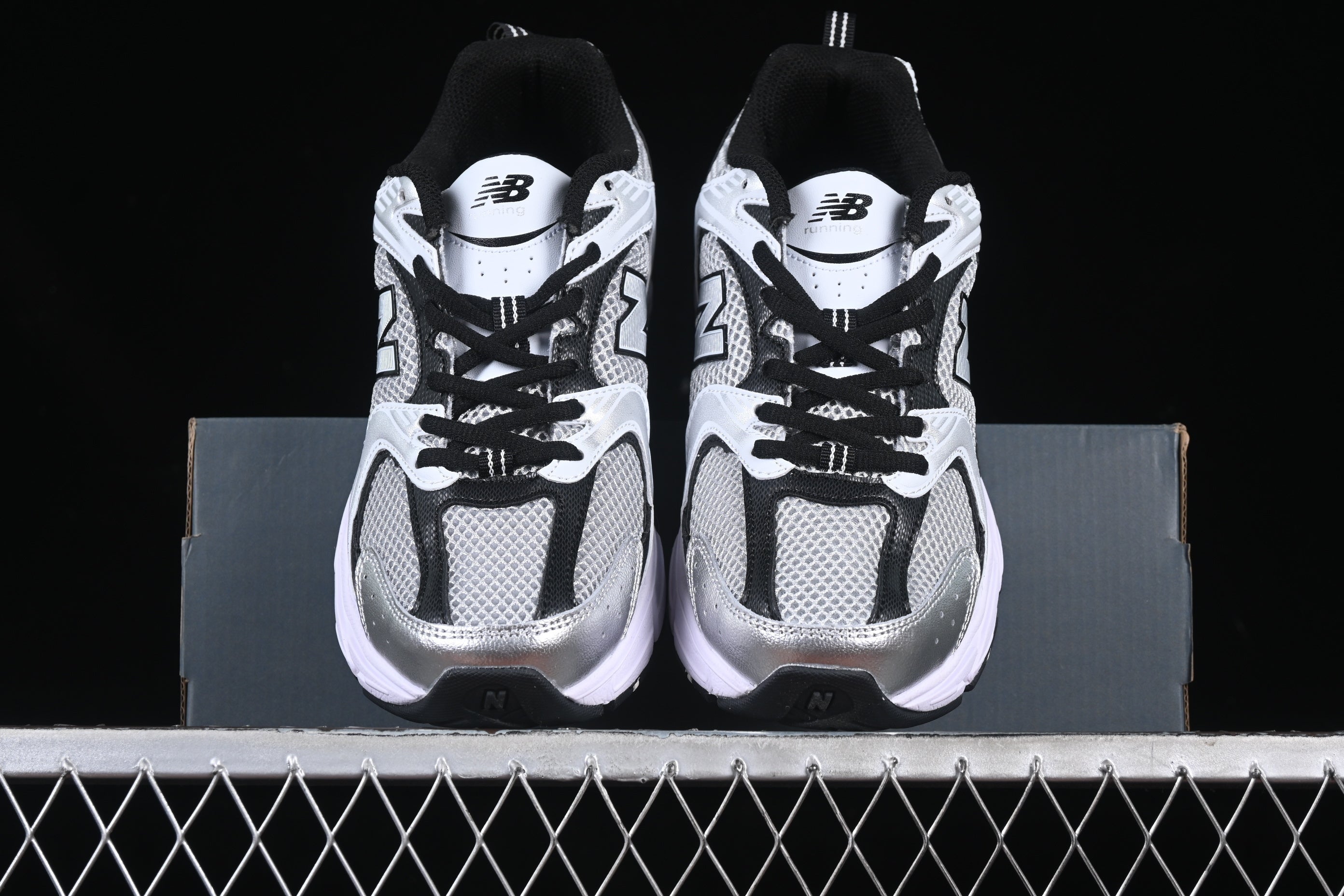 NB 530 Black and Grey