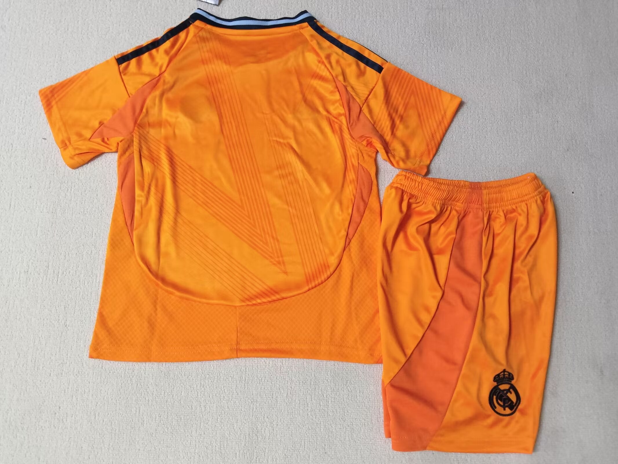 Real Madrid Extérieur 24/25 - Enfant (short inclus)