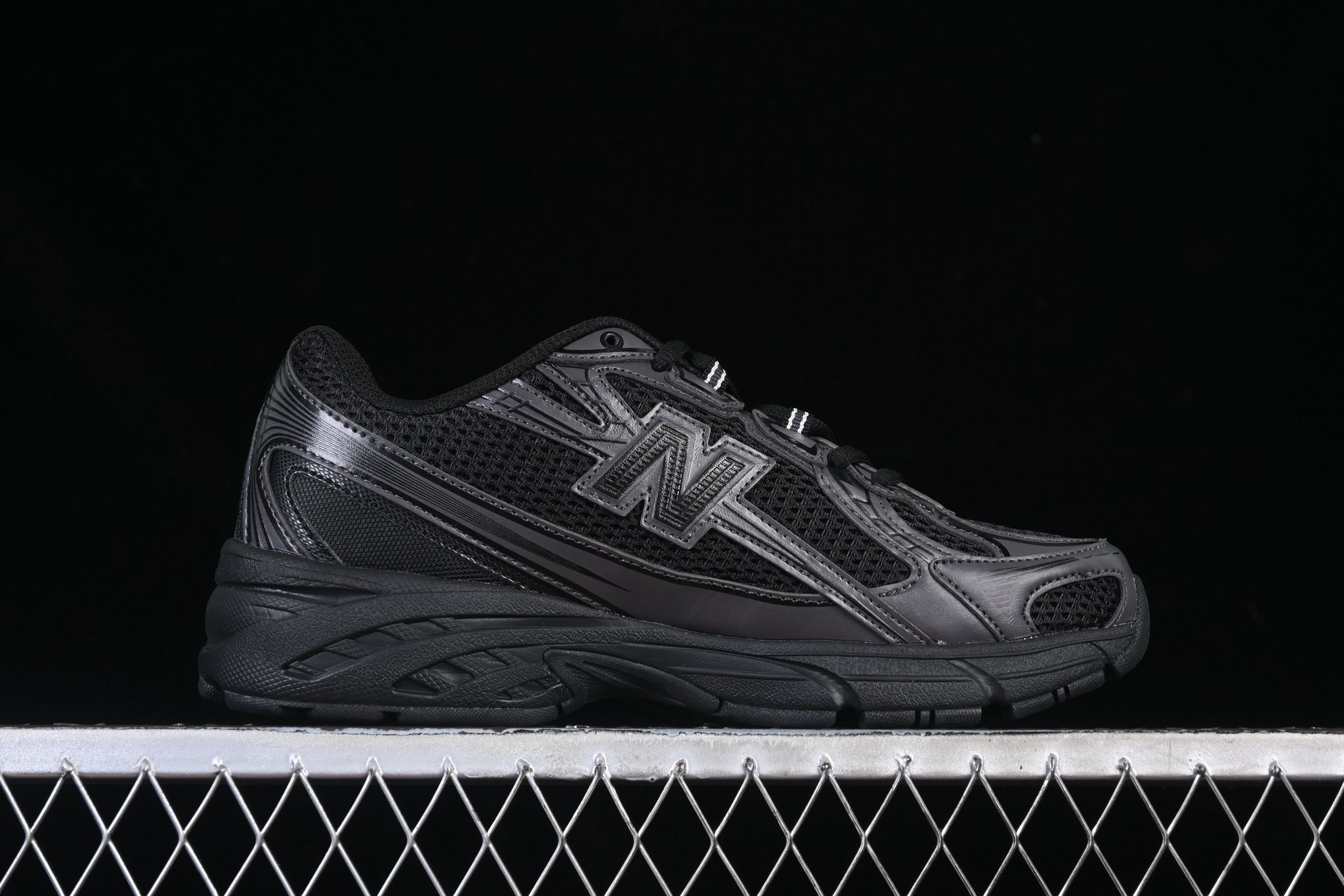 NB 740 Full Black