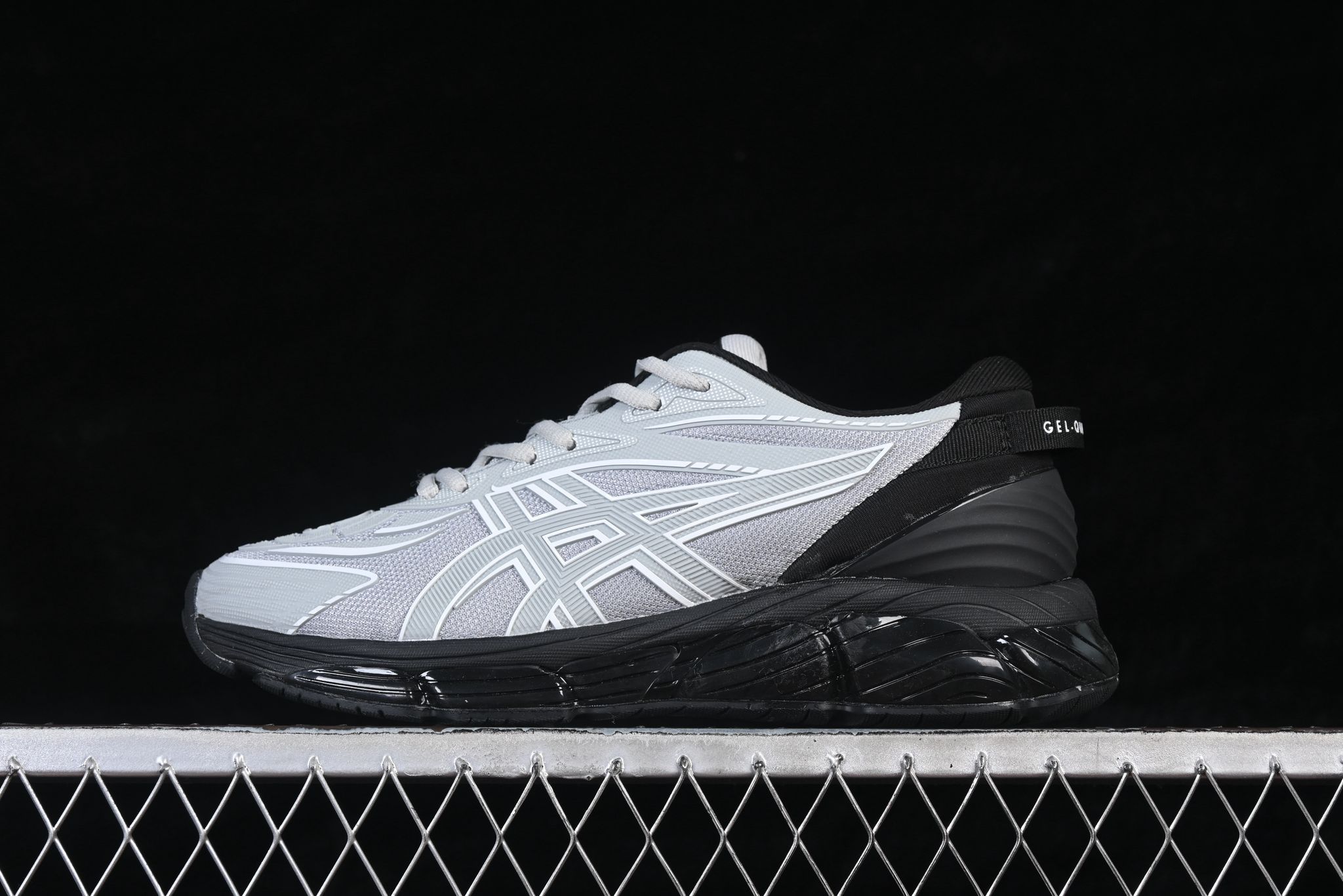 Quantum 360 Black and Grey