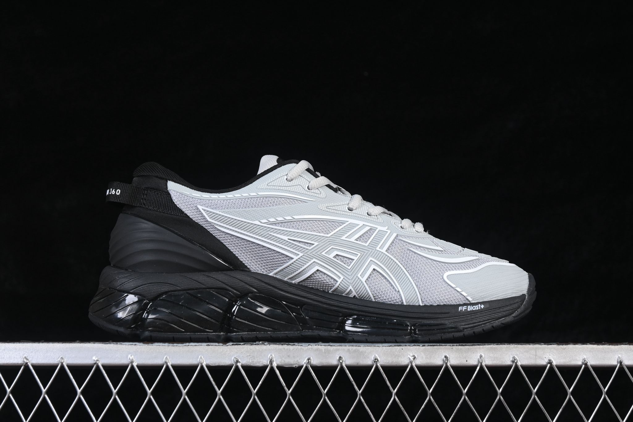 Quantum 360 Black and Grey